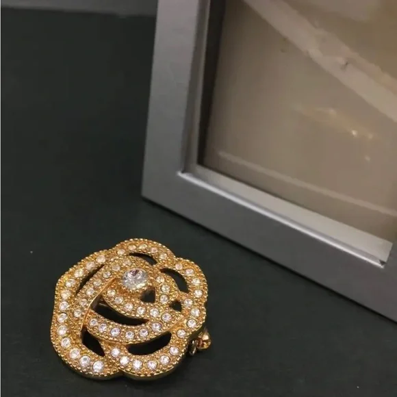 CHRISTIAN DIOR GOLD PLATED BROOCH PIN AUTHENTIC NEW WITH RHINESTONES! FLOWER! - Picture 4 of 6